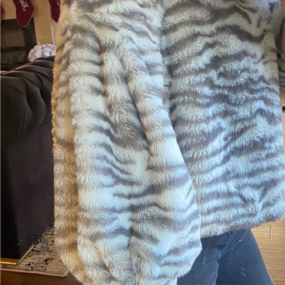 VICI Fuzzy Jacket - Size Small - Picture 11 of 11